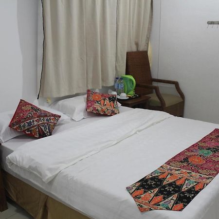 เอ็มมา เกสต์ เฮาส์ Hotel Jertih ภายนอก รูปภาพ